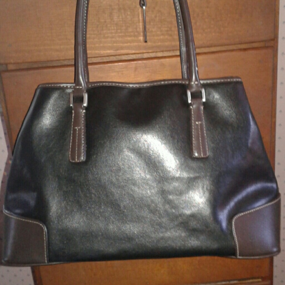 LIZ CLAIBORNE Leather Shoulder Bag